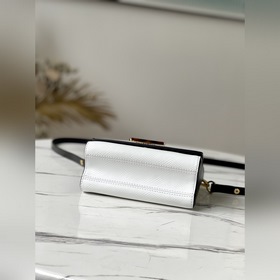 LV Модель： M58715 Белая сумка Twist Изготовлена из зернистой кож
