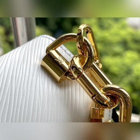 LV Модель： M58715 Белая сумка Twist Изготовлена из зернистой кож