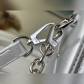 LV Артикул： M59031  Сумка Twist Small Серебристый мир снега и л