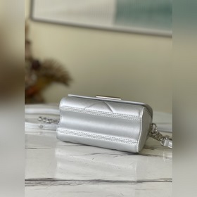 LV Артикул： M59031  Сумка Twist Small Серебристый мир снега и л