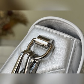 LV Артикул： M59031  Сумка Twist Small Серебристый мир снега и л
