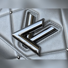 LV Артикул： M59031  Сумка Twist Small Серебристый мир снега и л