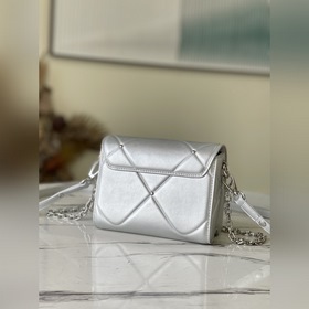 LV Артикул： M59031  Сумка Twist Small Серебристый мир снега и л