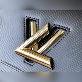LV Артикул： M20680 Черный Средняя сумка Twist Изготовлена из зе