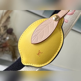 LV Артикул： M20680 Черный Средняя сумка Twist Изготовлена из зе