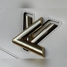 LV Артикул： M20681 Белый Средняя сумка Twist Изготовлена из зер