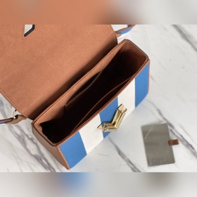 LV Артикул： M57659 Синяя сумка TWIST среднего размера с полоскам