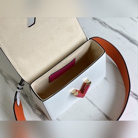 LV Средняя сумка Twist Артикул： M57666 Классическая сумка Twist