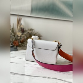 LV Средняя сумка Twist Артикул： M57666 Классическая сумка Twist