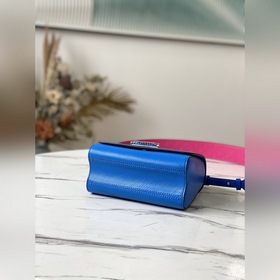 LV Артикул： M57669  Сумка Twist Small Яркие цвета кожи Epi, глу