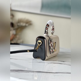 LV Артикул： M58546 Бежевый Средняя сумка Twist Из капсульной ко