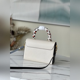 LV Артикул： M58546 Бежевая сумка Twist среднего размера Из капсу