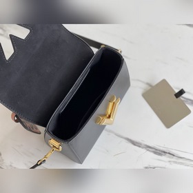 LV Артикул： M58568 Черный Сумка Twist среднего размера Из капсу