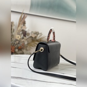 Средняя сумка LV Twist Артикул： M58568 Черный Осенняя капсульная