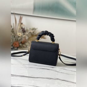 LV Модель： M58688 Маленькая сумка Twist Материалы сочетаются в 