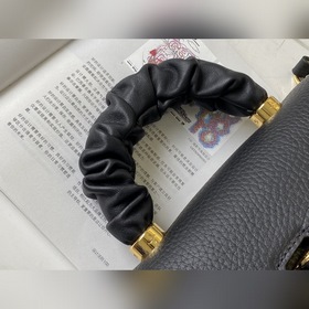 LV Модель： M58688 Маленькая сумка Twist Материалы сочетаются в 