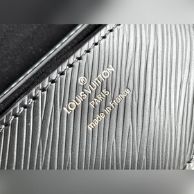 LV Артикул： M58715 Белая сумка среднего размера TWIST с волнисты