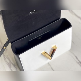 LV Артикул： M58715 Белая сумка среднего размера TWIST с волнисты