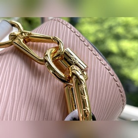 LV Артикул： M58715 Розовая сумка среднего размера TWIST с волнис