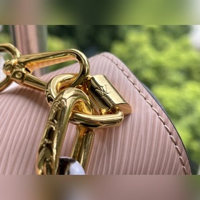 LV Артикул： M58715 Розовый мини-сумка Twist Изготовлена из зерни