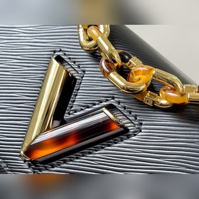 LV Артикул： M58715 Черный маленький сумочка Twist Изготовлена и