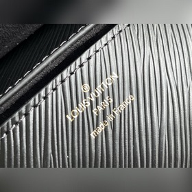 LV Артикул： M58715 Черный маленький сумочка Twist Изготовлена и