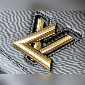 LV Артикул： M59027 TWIST Сумка среднего размера Средняя сумка Tw