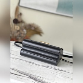 LV Артикул： M59411 Сумка Twist среднего размера С металлическим