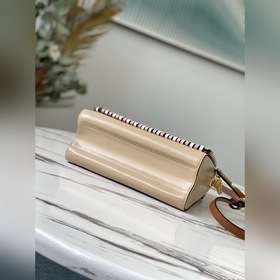 LV Артикул： M50283 Сумка среднего размера Twist в цвете абрикос 
