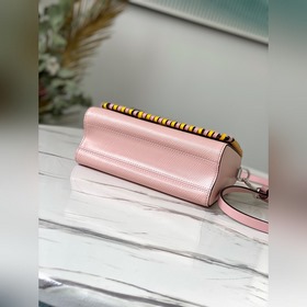 LV Артикул： M50283 Розовая сумка Twist среднего размера Сумка с 