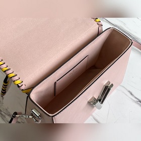LV Артикул： M50283 Розовая сумка Twist среднего размера Сумка с 