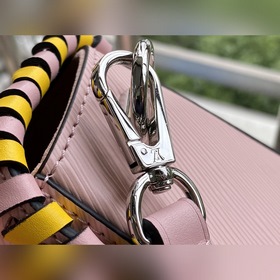 LV Артикул： M50283 Розовая сумка Twist среднего размера Сумка с 