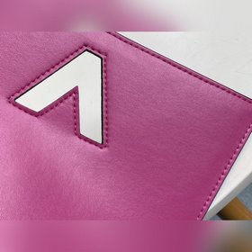 LV Модель M57093 Черная сумка Twist One Handle Small Изготовлена 