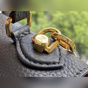 LV Модель M57093 Черная сумка Twist One Handle Small Изготовлена 