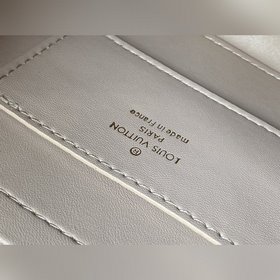 LV Модель M57136 Медный Twist One Handle Small Изготовлена из кож