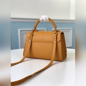 LV Модель M57136 Медный Twist One Handle Small Изготовлена из кож