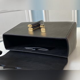 LV Модель M50282 Черная сумка с застежкой Twist в этом сезоне пре