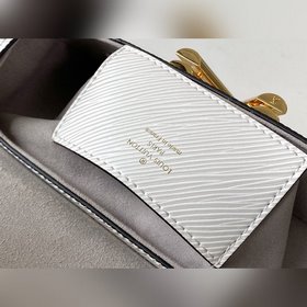 LV Модель M56628 Классическая сумка Twist в новом исполнении. Изг