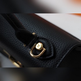 LV 【Маленькая сумка】 Артикул： m57093 Кожа Taurillon в сочетании