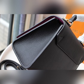 LV 【Маленькая сумка】 Артикул： m57093 Кожа Taurillon в сочетании