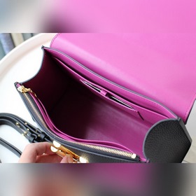 LV 【Маленькая сумка】 Артикул： m57093 Кожа Taurillon в сочетании