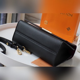LV 【Маленькая сумка】 Артикул： m57093 Кожа Taurillon в сочетании