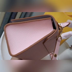LV 【Маленькая сумка】 Артикул： m57093 Кожа Taurillon в сочетании