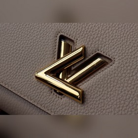 LV 【Маленькая сумка】 Артикул： m57093 Кожа Taurillon в сочетании