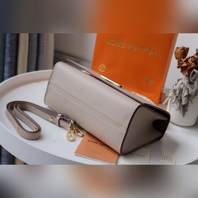 LV 【Маленькая сумка】 Артикул： m57093 Кожа Taurillon в сочетании