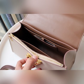 LV 【Маленькая сумка】 Артикул： m57093 Кожа Taurillon в сочетании