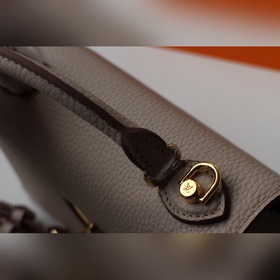 LV 【Маленькая сумка】 Артикул： m57093 Кожа Taurillon в сочетании