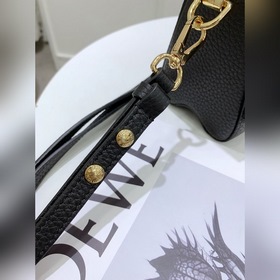 LV 【TWIST Маленькая сумка】 Артикул： M58688 Черный Эта сумка Twis