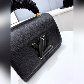 LV 【TWIST Маленькая сумка】 Артикул： M58688 Черный Эта сумка Twis