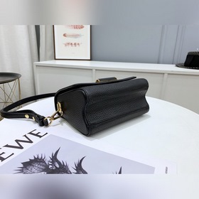 LV 【TWIST Маленькая сумка】 Артикул： M58688 Черный Эта сумка Twis